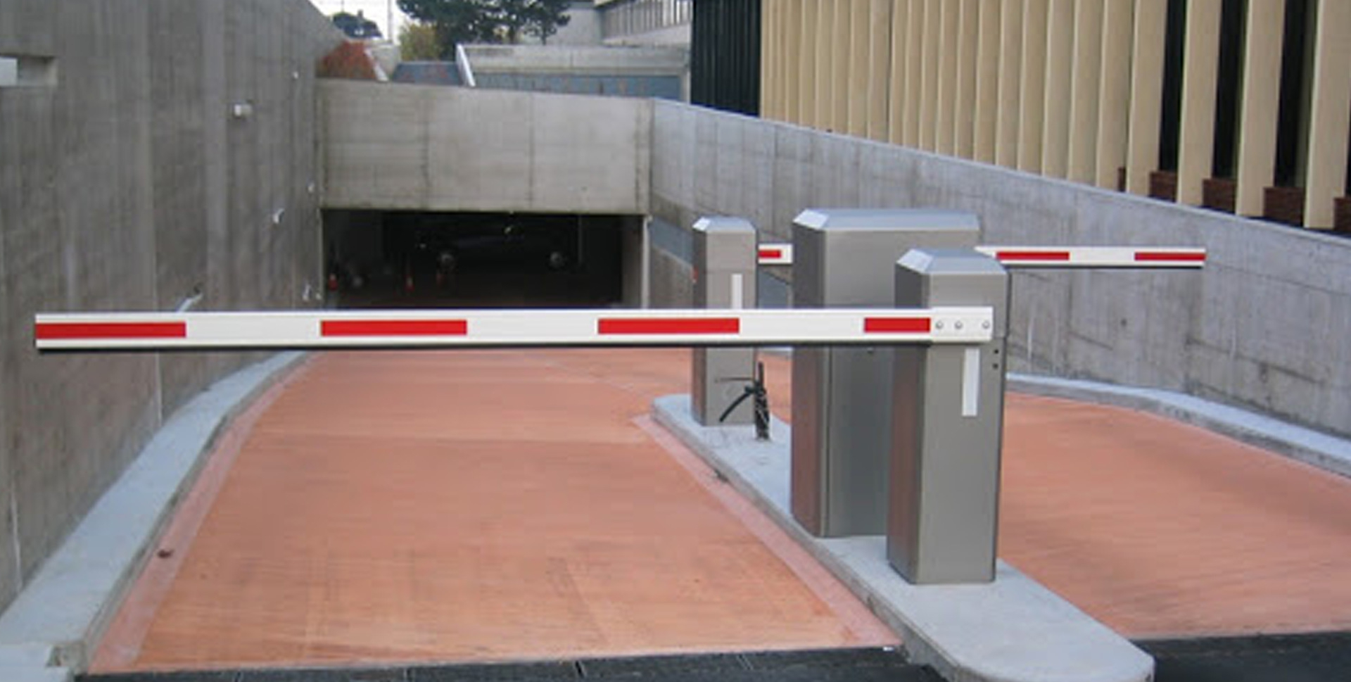 RFID enabled boom barriers