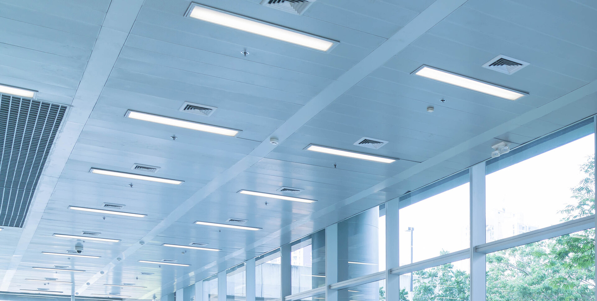 Motion sensor lighting at entrance lobby